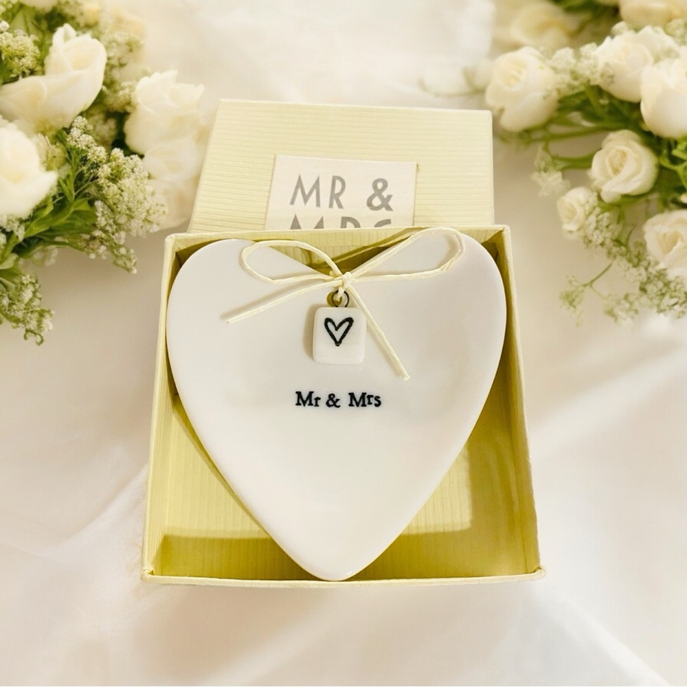 NWT Crate & Barrel MR & MRS White Heart Ring Dish